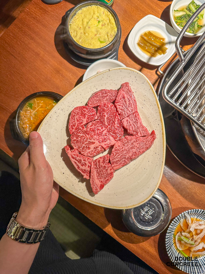 고기가맛있는집에서 제공된 꽃등심 한 접시
