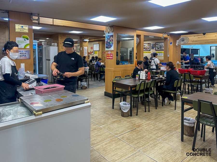 조점례남문피순대 실내 풍경